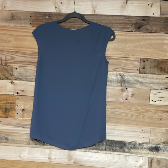 J. Crew size 00 Gray V-Neck Sleeveless Silk Lightweight Relaxed Fit Blouse Top - Picture 6 of 7